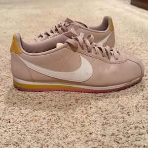 Nike Classic Cortez Sneakers – Women’s 10.5